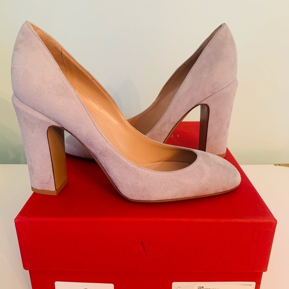 Women's Gray Valentino Garavani Tango Suede Pumps - Picture 6 of 9